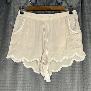 ARDENE LARGE CREAM RAYON SCALLOP SHORTS